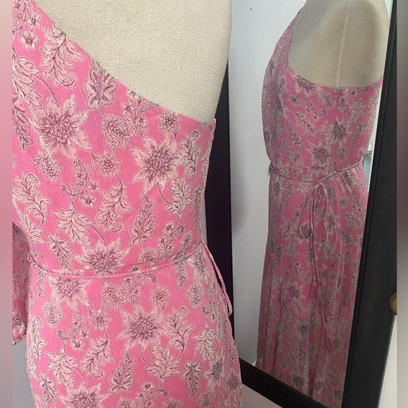 STUNNING TAYLOR ONE SLEEVE ASYMMETRICAL FLOWY FEMINE SEXY LINED FAIRY/EASTER - Picture 8 of 12